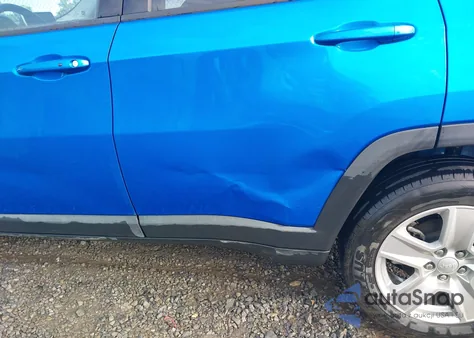 2022 Jeep Compass Latitude 4X4 z USA, uszkodzony, nr VIN 3C4NJDBB1NT164490